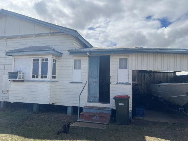 Convenient 2 Bedroom Living Close to Town