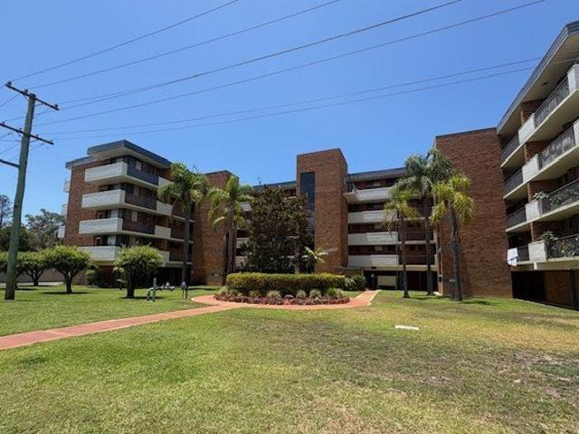 Convenient 3 bedroom Unit with Pool & Elevator