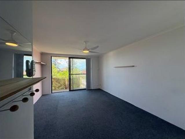Convenient 3 bedroom Unit with Pool & Elevator