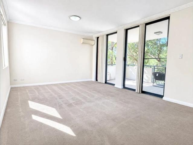 Convenient 3 Bedrooms and study in the Heart of Kellyville Ridge