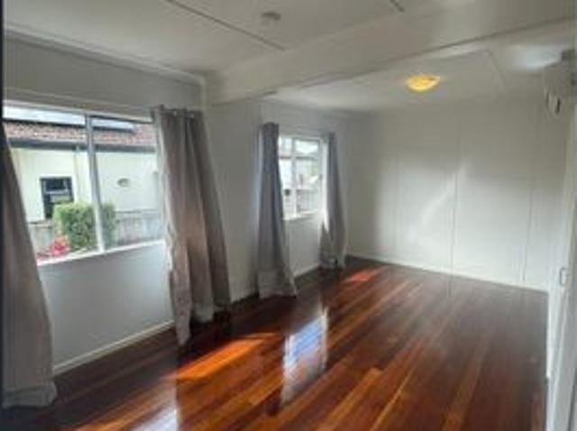 Conveniently located, 1 Bedroom unit in Southport!