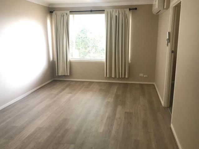 Conveniently Located 2 Bedroom Apartment Near Westall Station