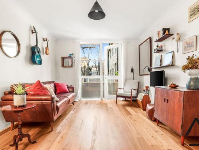 Conveniently located 2 bedroom apartment