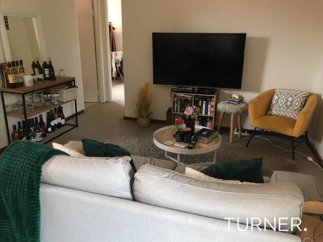 CONVENIENTLY LOCATED 2 BEDROOM APARTMENT