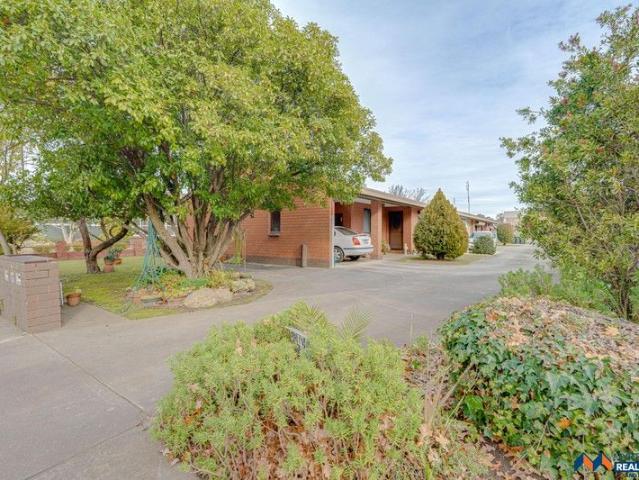 Conveniently Located 2 Bedroom Brick Veneer Unit