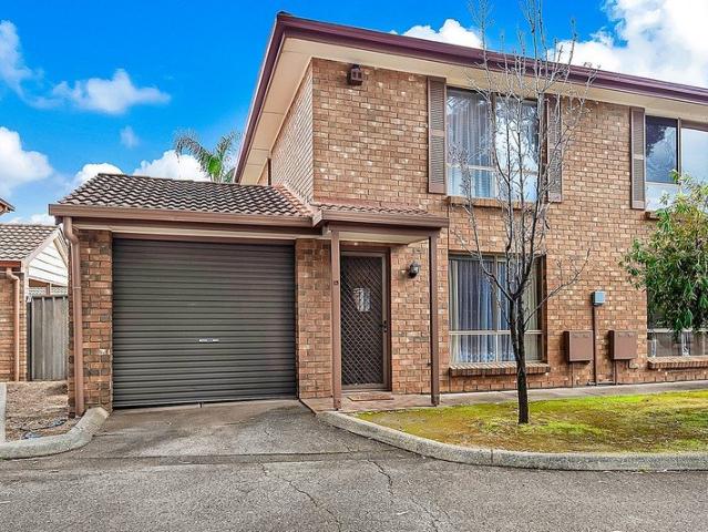 Conveniently Located 2 Bedroom Townhouse
