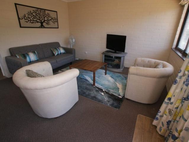 Conveniently Located 2 Bedroom Unit