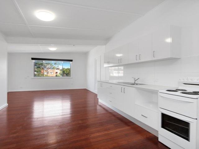 Conveniently Located 2 Bedroom Unit!