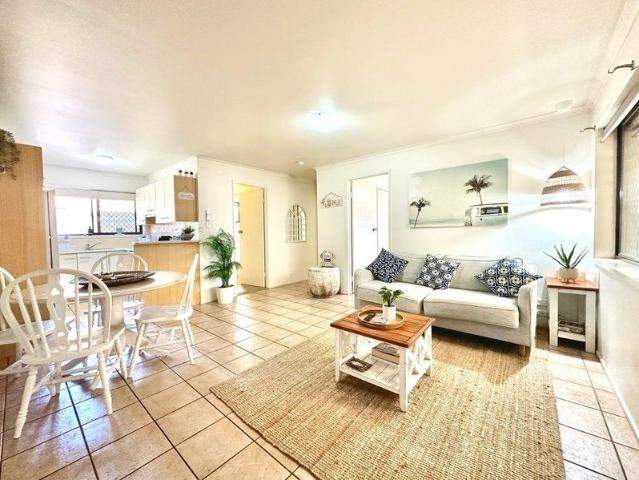 Conveniently located 2 bedroom unit for rent in Paradise Point