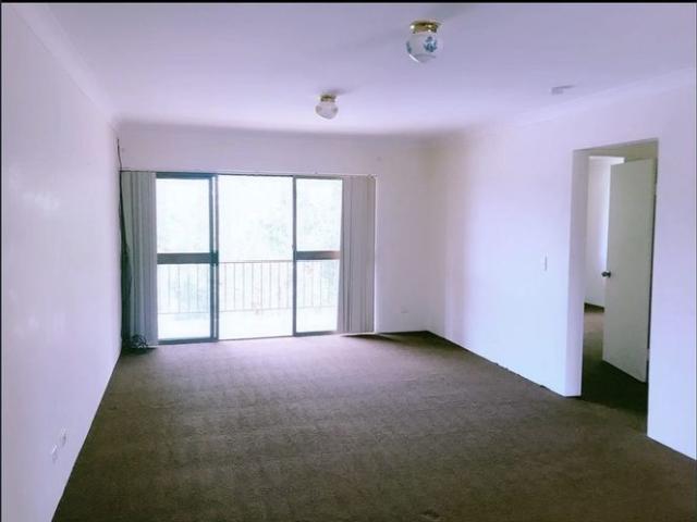 Conveniently Located 2 Bedroom Unit in Burleigh Waters