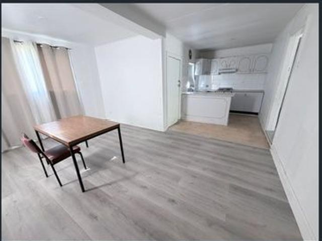 Conveniently Located 3 Bedroom Home Close to Shops & Transport