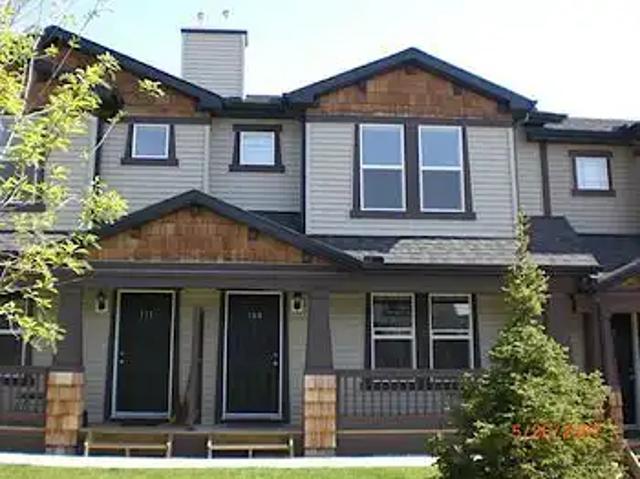 Conveniently Located 3 Bedrooms + 2 Parking Family Town Home in Panorama Hills