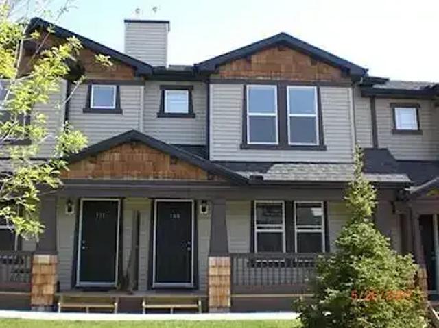 Conveniently Located 3 Bedrooms + 2 Parking Family Town Home in Panorama Hills — 3 Bedrooms Townhouse
