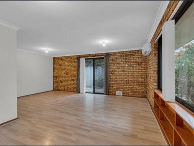 CONVENIENTLY LOCATED 3x1 DUPLEX IN HALLS HEAD