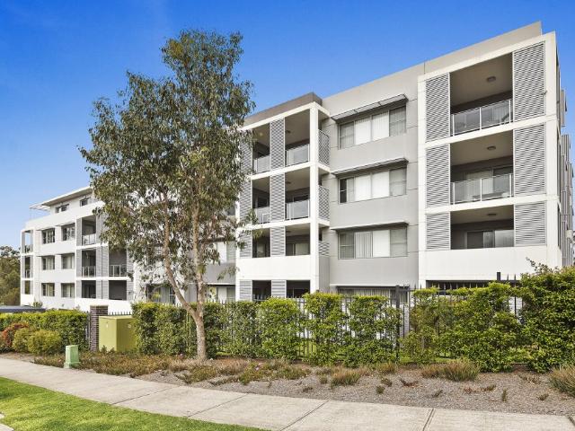 Conveniently located third floor modern apartment