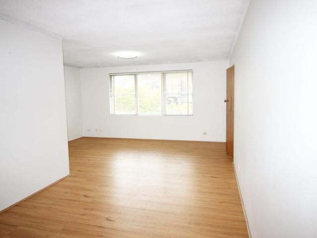Conveniently Located Tranquil Spacious Home near Station, Schools and Business Hub
