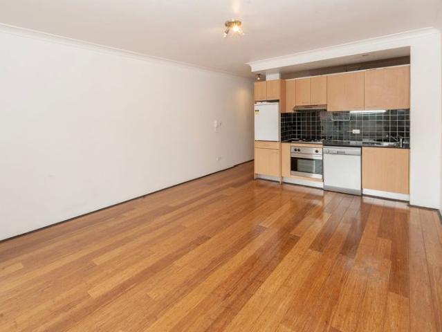 Conveniently located apartment in boutique building
