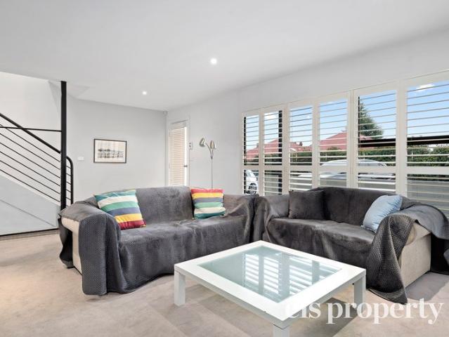 Conveniently Located Apartment In Battery Point