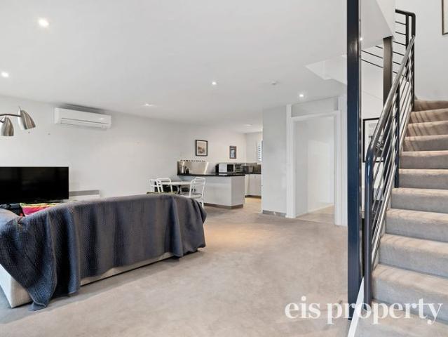 Conveniently Located Apartment In Battery Point