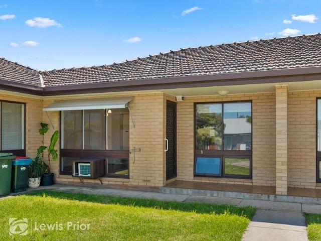 Conveniently located between CBD & Beach