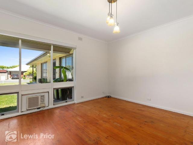 Conveniently located between CBD & Beach