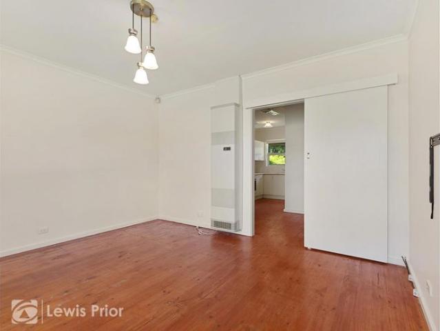 Conveniently located between CBD & Beach