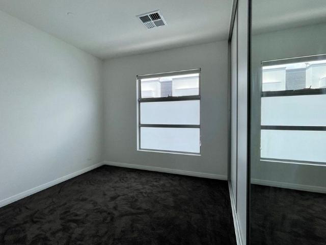 Conveniently located comfy unit!