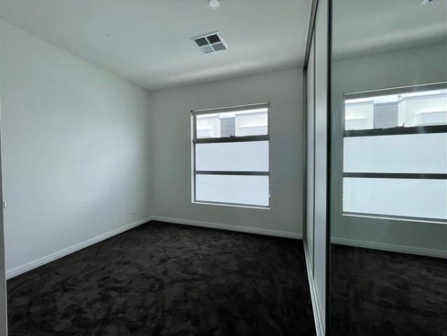 Conveniently located comfy unit!
