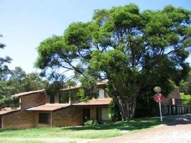 Conveniently located close to schools, shops and transport