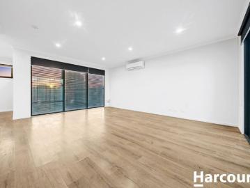 CONVENIENTLY LOCATED DOUBLE STOREY TOWNHOUSE