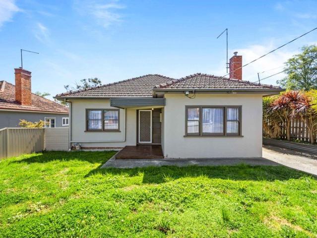 CONVENIENTLY LOCATED FAMILY HOME