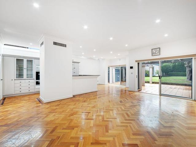 HOLDING DEPOSIT RECEIVED* Conveniently Located Family Home