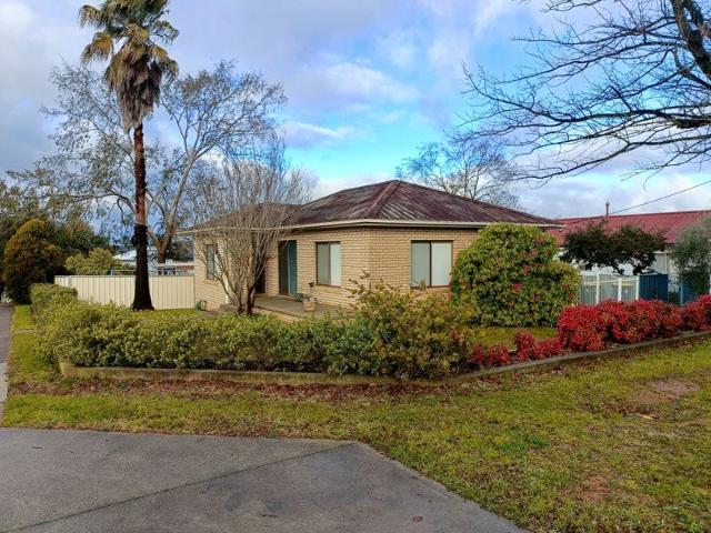 CONVENIENTLY LOCATED FAMILY HOME WALK TO SCHOOL, STROLL TO TOWN