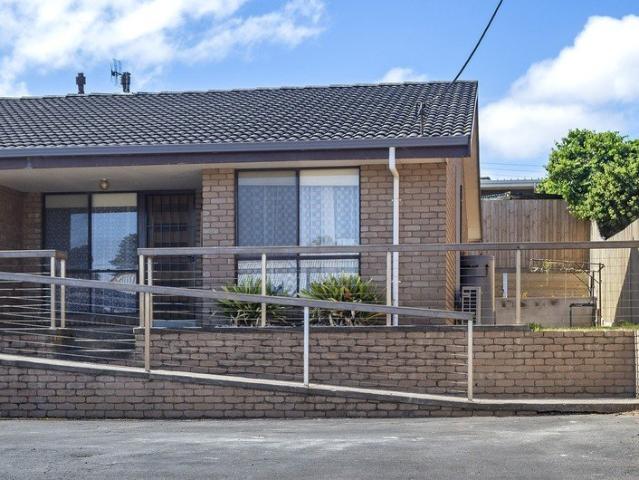 Conveniently Located Fully Furnished 2 Bedroom Unit