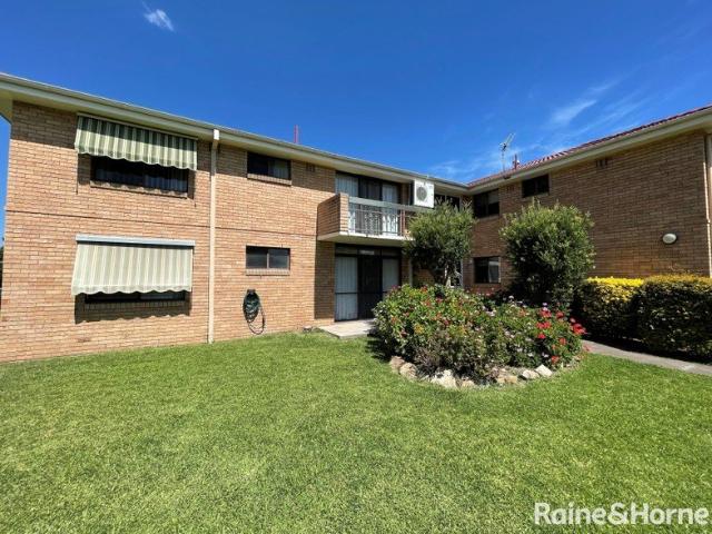 Conveniently Located Furnished Unit