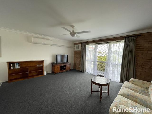 Conveniently Located Furnished Unit