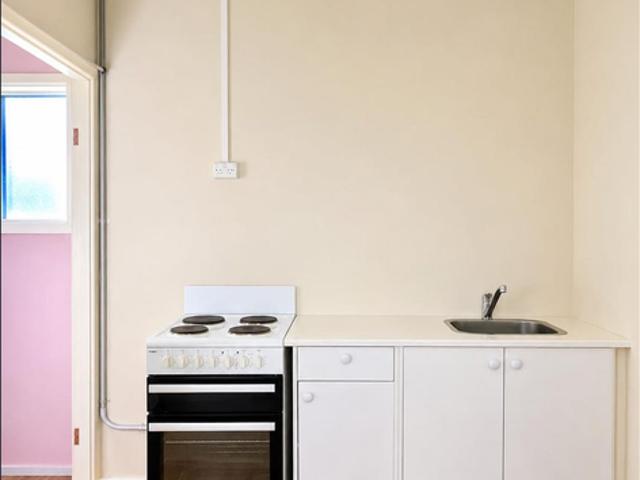 Conveniently Located Granny Flat in the Heart of Campbelltown