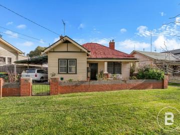 CONVENIENTLY LOCATED HOME MOMENTS FROM THE CBD