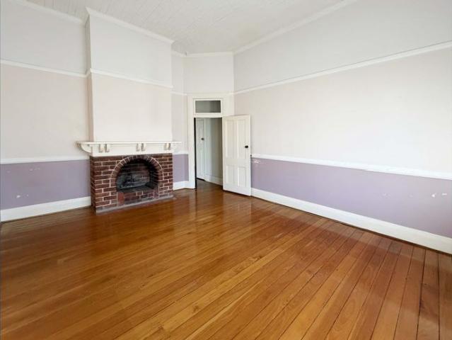 CONVENIENTLY LOCATED IN CBD AVAILABLE NOW
