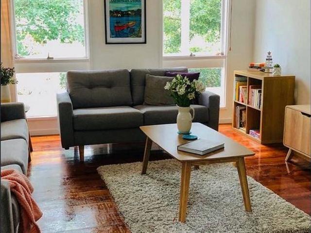 CONVENIENTLY LOCATED & LOW MAINTENANCE 3 BEDROOM HOME