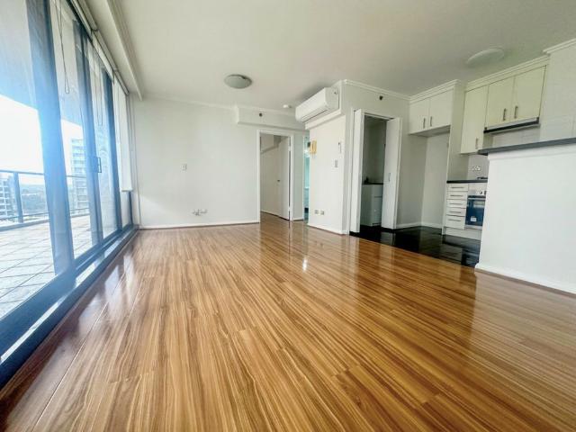 Conveniently Located Modern Unit!