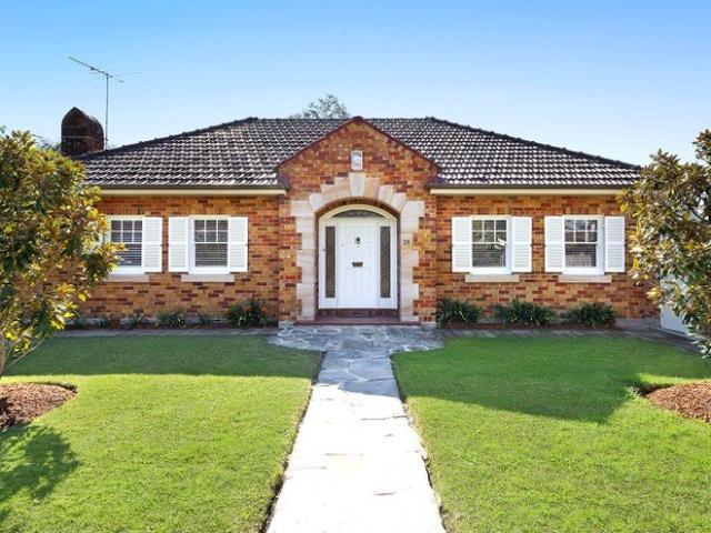 Conveniently positioned large family home