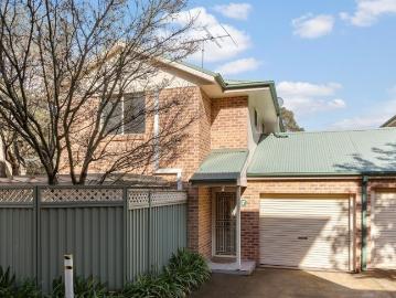 Easy Living in Central Blaxland Spacious 3 Bedroom Townhouse