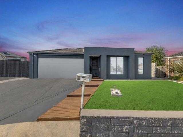 Convenience At Your Doorstep With A Massive block of 764 sqm !