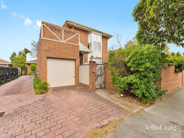 Convenience! Fully Furnished Townhouse including gardening