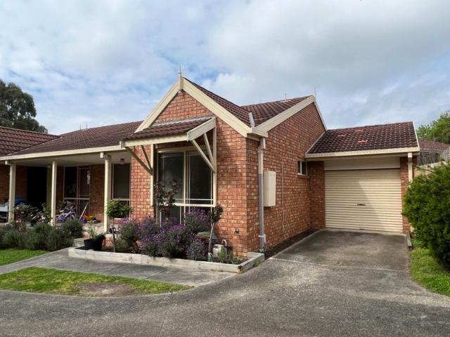 Convenience & Lifestyle Location Walk to Deakin University!