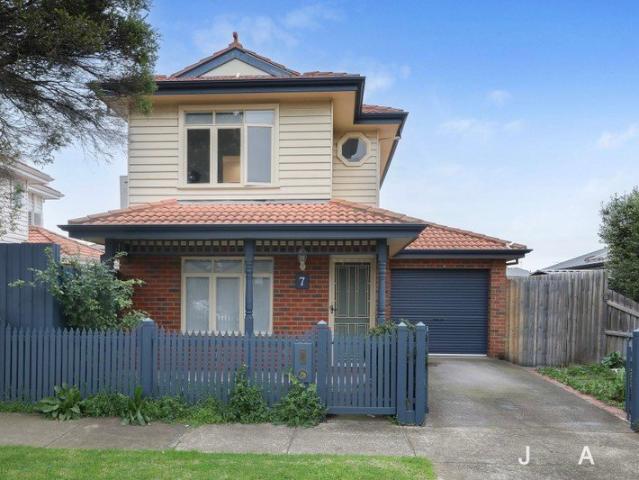 Convenience Meets Comfort in Altona North's Premier Circle Precinct