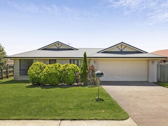 Convenience Meets Comfort in This Contemporary 4 Bedroom Brick Home