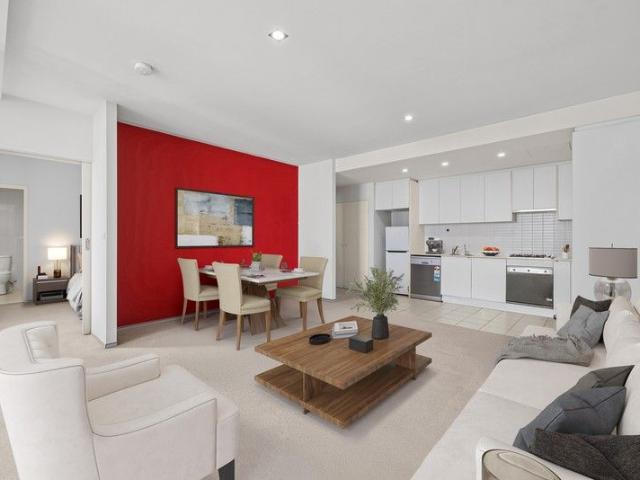 CONVENIENCE | SOUGHT AFTER LOCATION | GREAT FIRST HOME OR INVESTMENT WITH RESORT STYLE LIVING