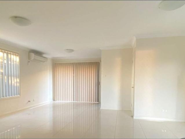 Convenience, Style and Comfort OPEN HOUSE: SATURDAY 10:00AM 10:15AM